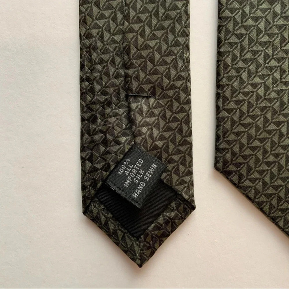 2/$30 KENNETH COLE Muted Green Foulard Silk Tie - Picture 5 of 8